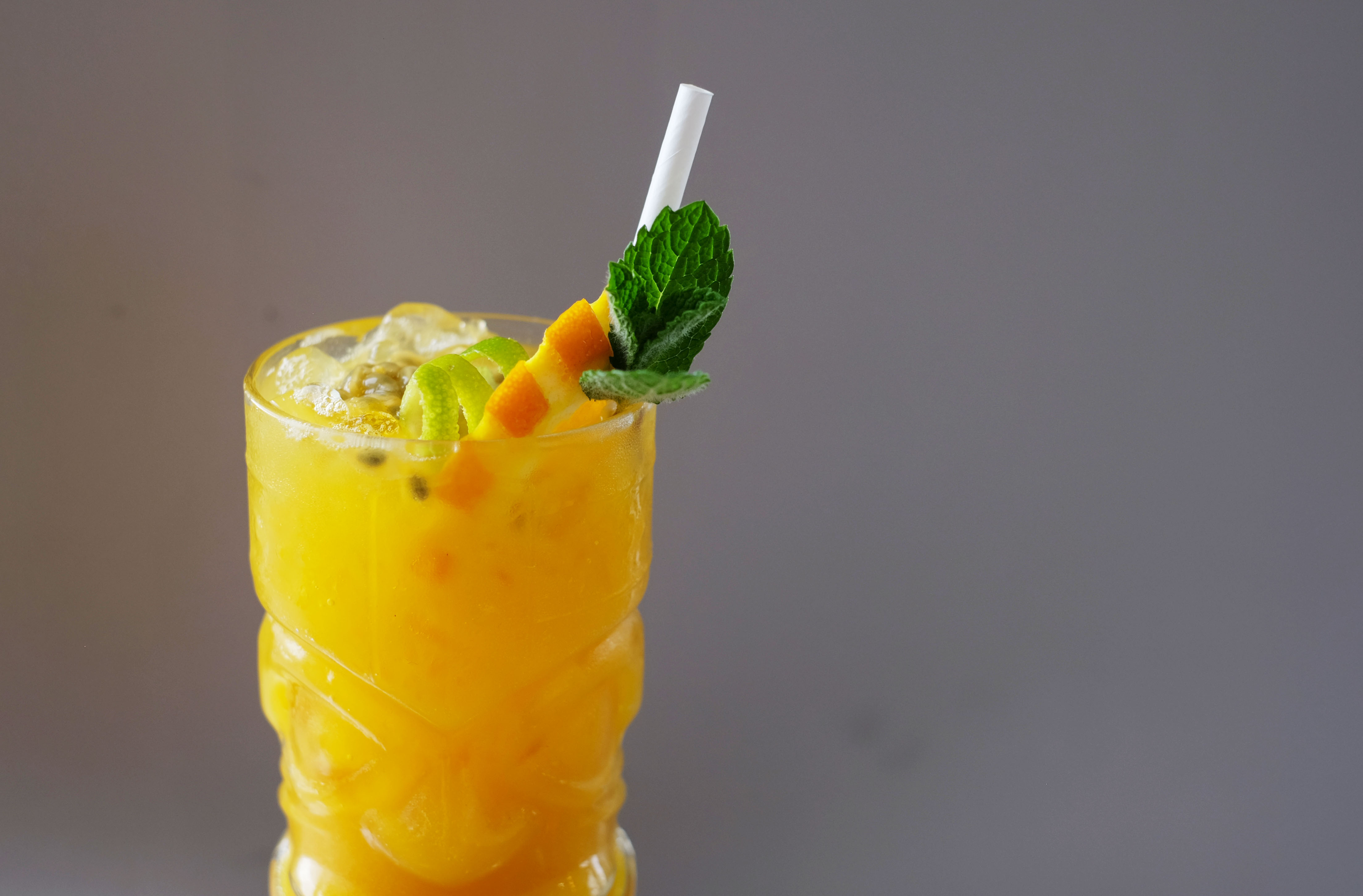 This Mango Cocktail Will Blow Your Mind - 5d1nju0